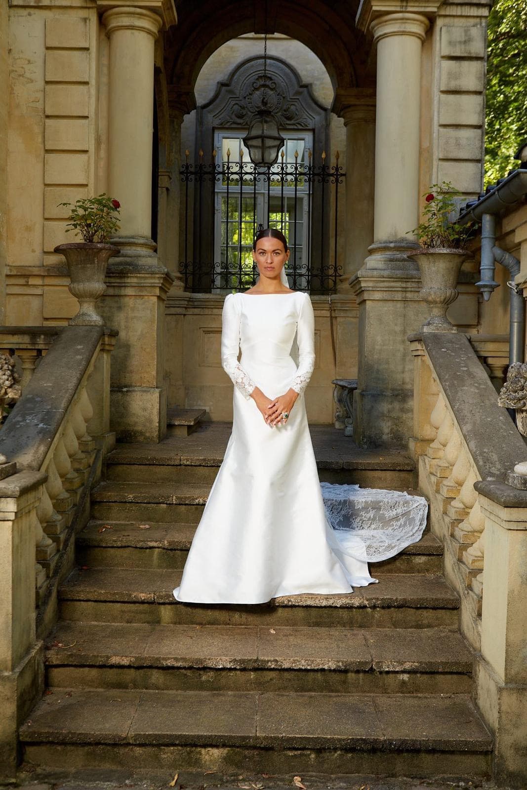 Model ser på kameraet